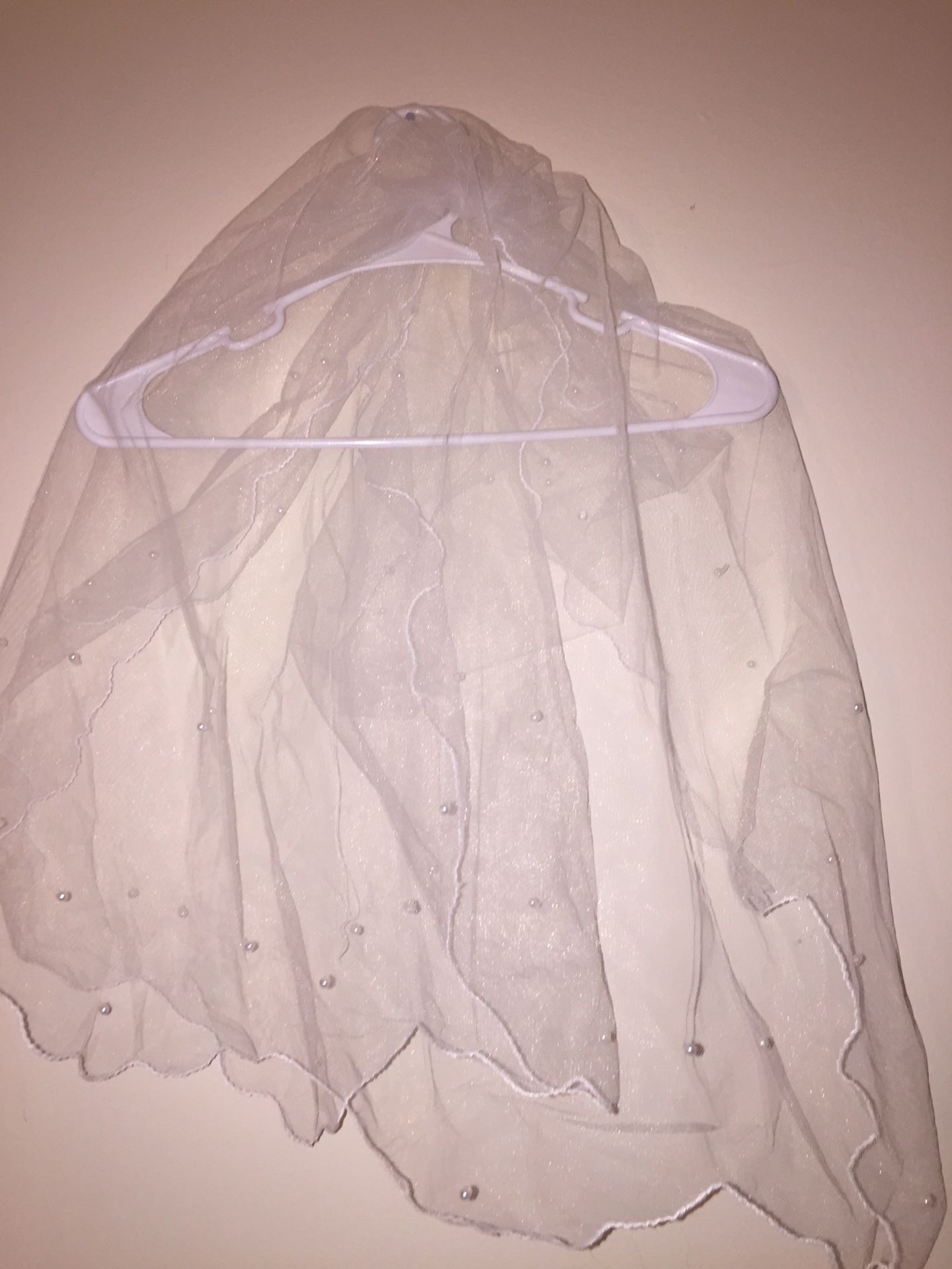 1 Tier White Wedding Bridal veil shoulder Length Beaded Veil with comb