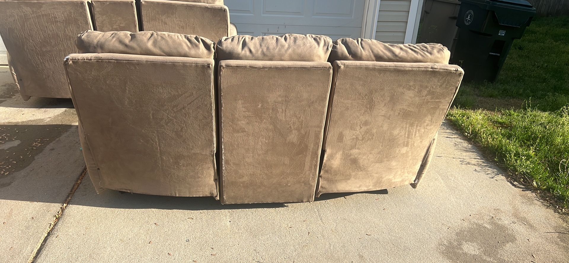 Couch 3 Seats And Love Seat Recliners In Good Condition