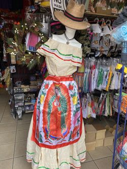 Ropa típica artesanal