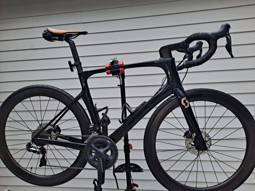 SCOTT FOIL 10 DISC AERO ROAD BIKE