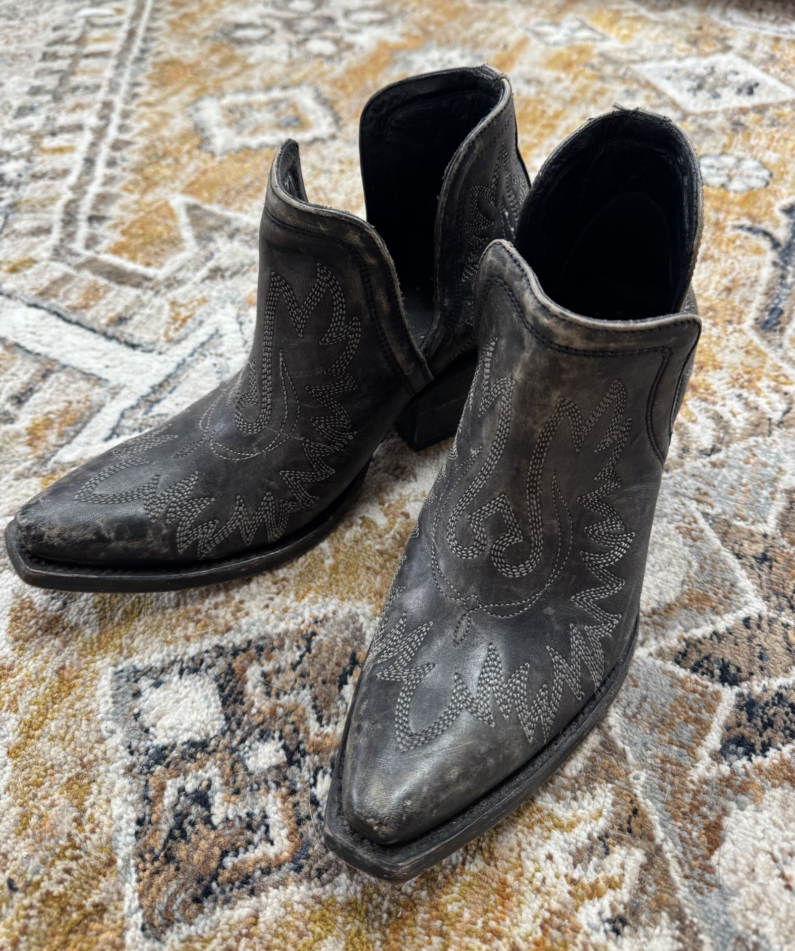 Ariat Dixon Bootie Naturally Distressed Black