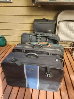 Free 5 suìtcases