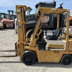 Komatsu FG20S-4 Forklift - 4K Lb Cap - 2 Stage Mast