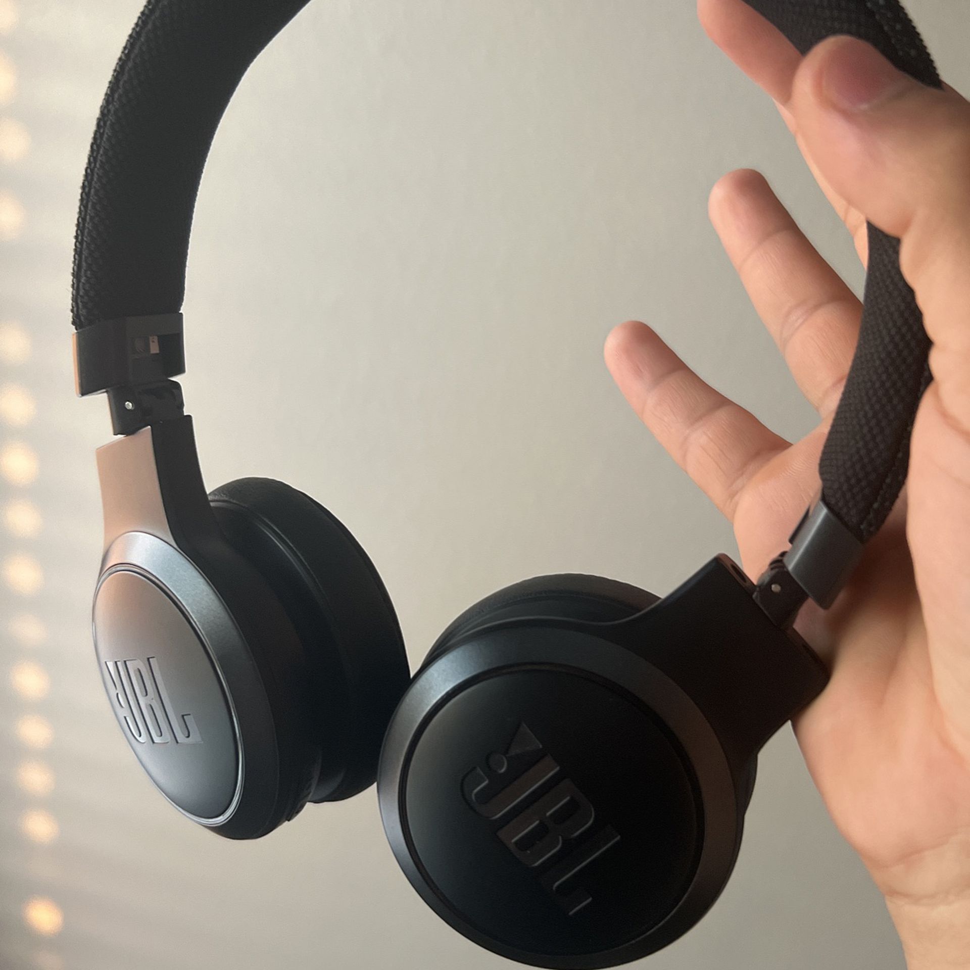 JBL LIVE 460NC on-ear headphones offer up to 50 hours of battery life »  Gadget Flow