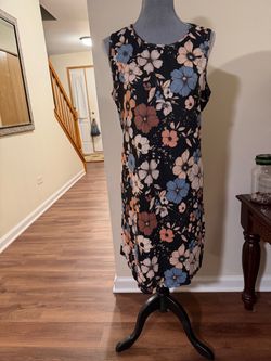 size 2 XL New Black Floral Sleeveless Midi Dress size 2 XL