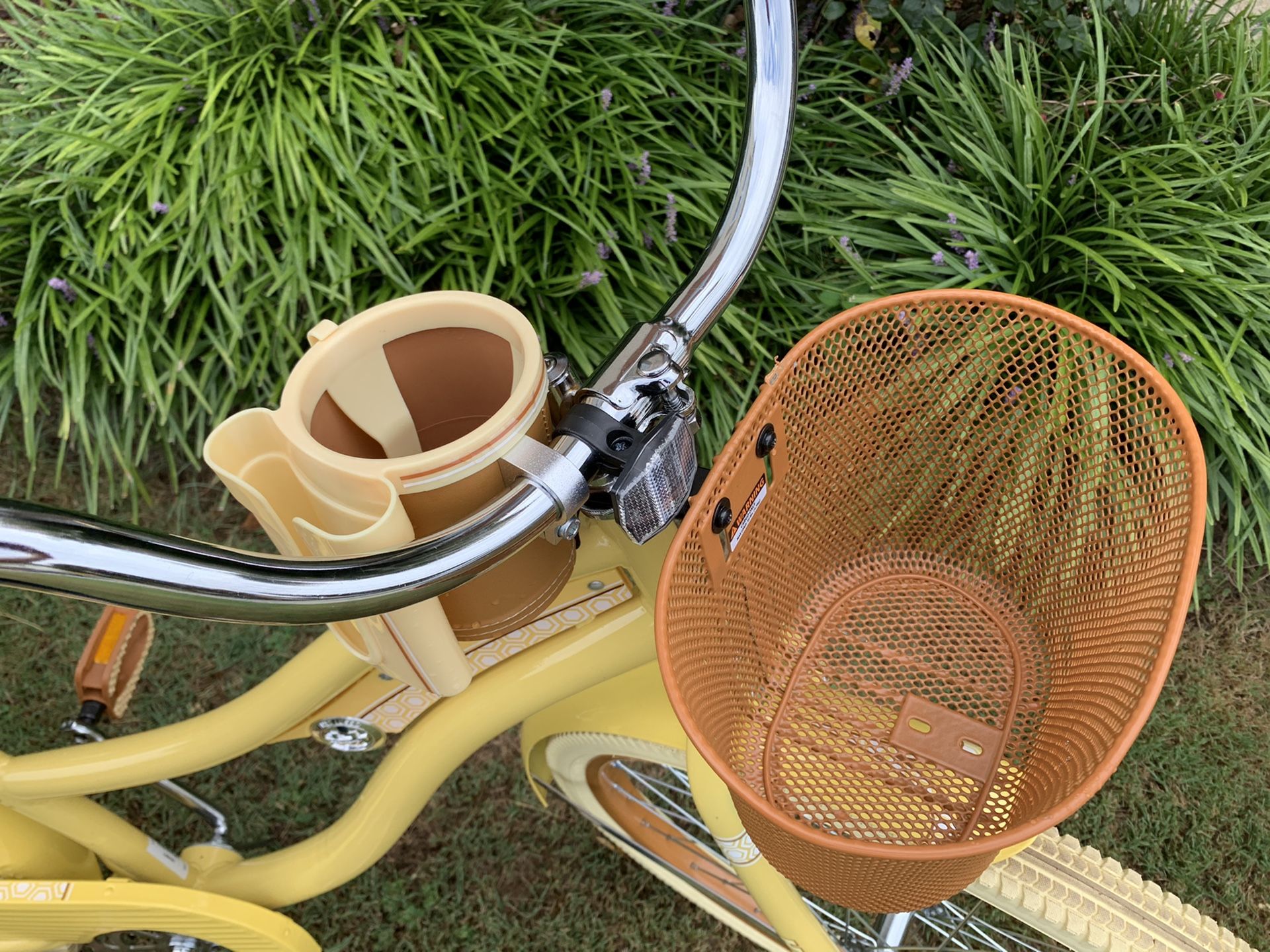 Huffy Nel Lusso Women's Cruiser Bike, Yellow, 26inch for Sale in