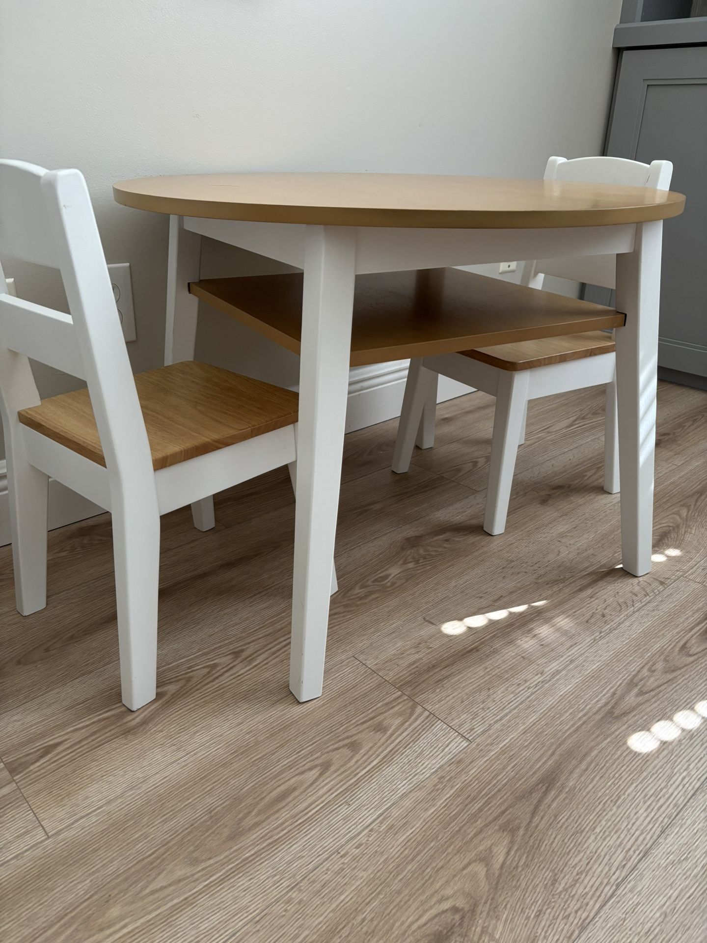 Melissa and Doug Table and 2 Chairs