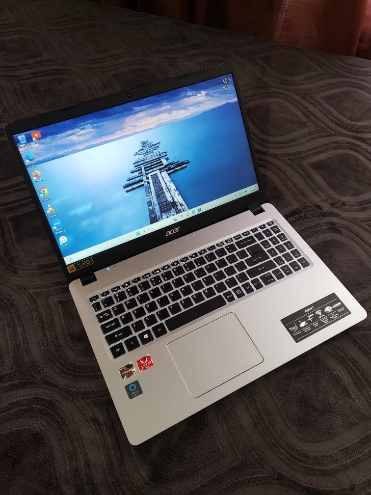 15" Ryzen 3 Acer Laptop With Inbuilt Alexa, 2GB Vega 3 Graphics Card. 8GB RAM, 256GB SSD. Ready To Play Games As Well. Windows 11