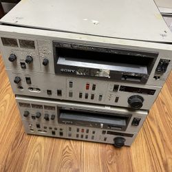 2 Sony U Matic VO 5850 Video Cassette Recorders 