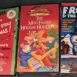 3 Christmas VHS Movie Classics Tapes For Children. Dr. Seuss How the Grinch Stole Christmas & I Ran The Zoo, (30 min). A piece of the upper right side