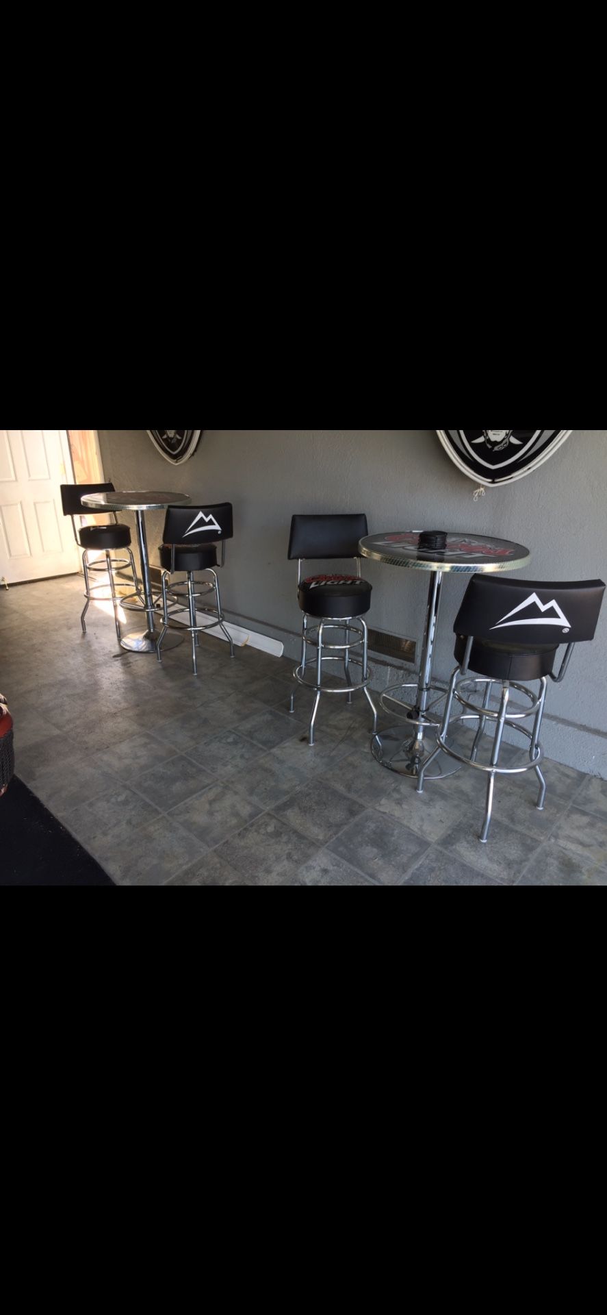 Pub Coorslight Table And Chairs 