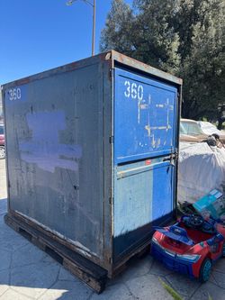 Shipping/Storage container