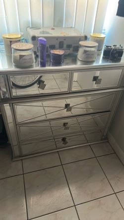 5 drawer mirrored dresser