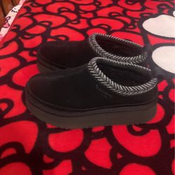 Black UGG’s