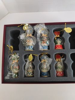 The Danbury Mint Cat Snow globes Ornaments