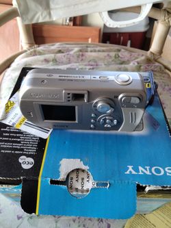 Sony DSC-P92 5 Megapixel Digital Camera