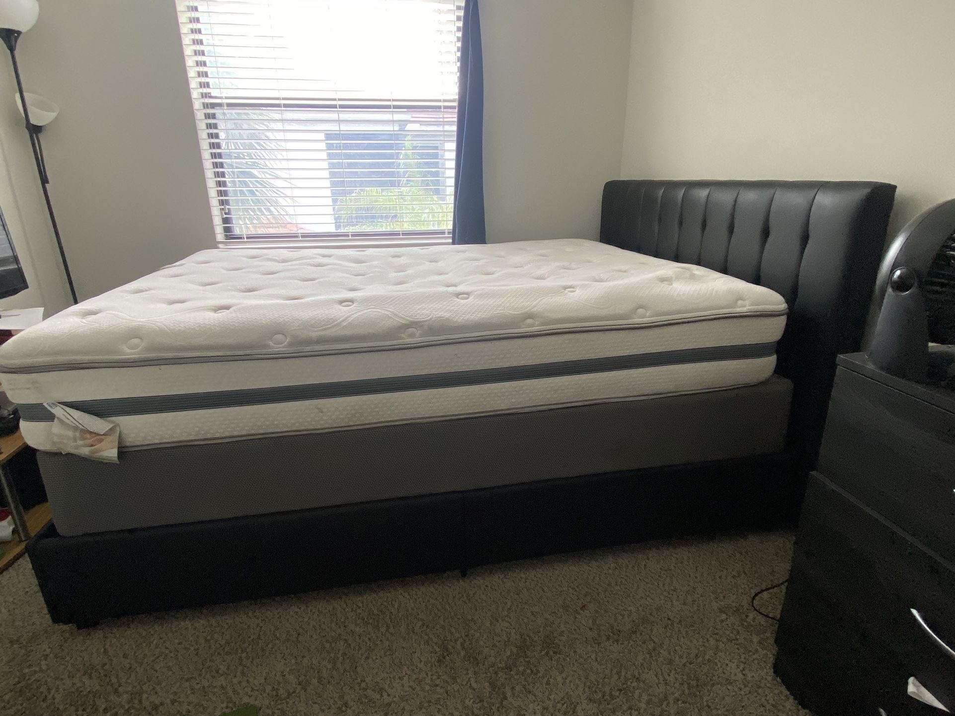 Beauty rest Mattress PICK Up 11/25 ONLY for Sale in Fort Lauderdale, FL ...