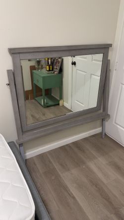 Gray Mirror