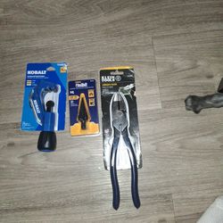Klein 9" Lineman Pliers 