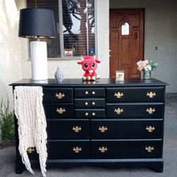 11 Drawer Solid Wood Dresser - Black With Gold 