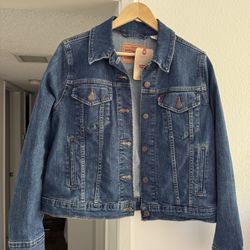 NWT Levi’s Denim Jacket Women’s Large