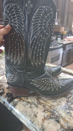 Expensive cowgirl boots great conditon