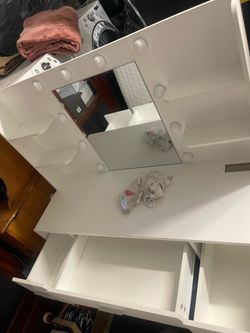 Makeup vanity with lights
