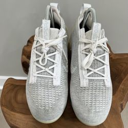 Nike Air VaporMax 2021 Flyknit Womens Size 7 Athletic Shoes Sneakers DC4112-100