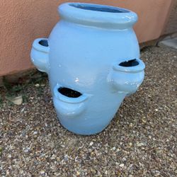 Strawberry or tomato pot Plant holder In PEORIA