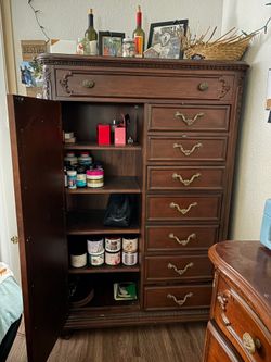 Dresser set