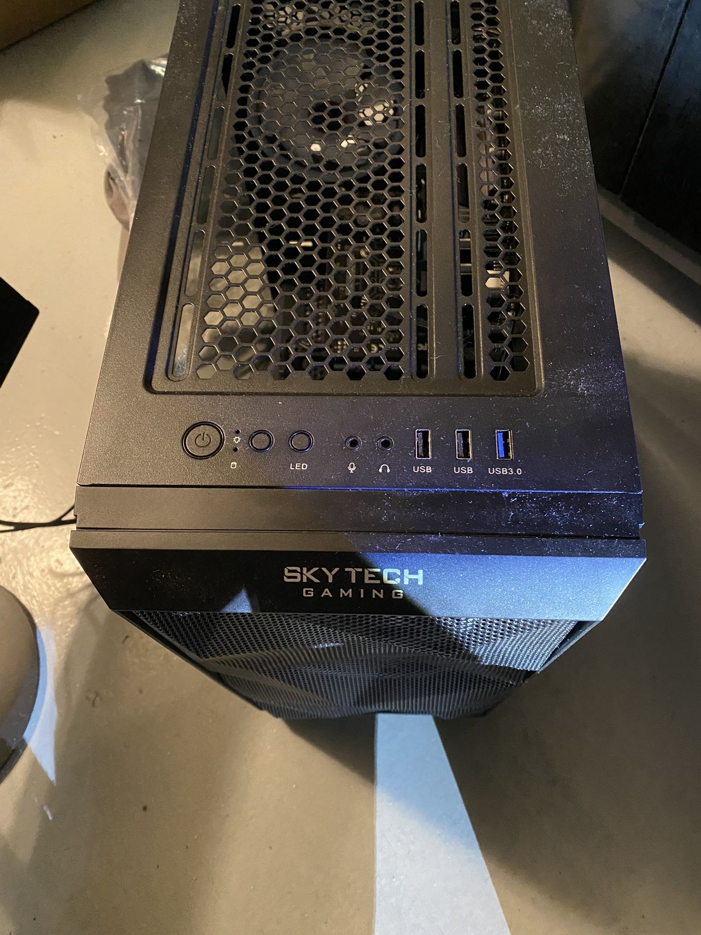 Skytech Gaming Computer + Acer Curved Monitor + Keyboard