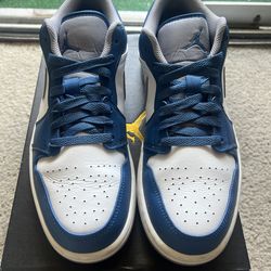 Jordan 1 low true blue size 9.5 used