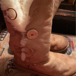 Ugg’s Size 5 Needs 2 Buttons 
