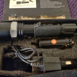 SWAT Tactical Flashlight Kit
