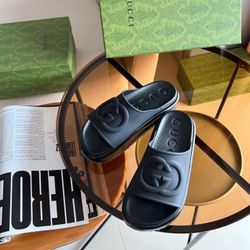 Gucci Slides Interlocking 