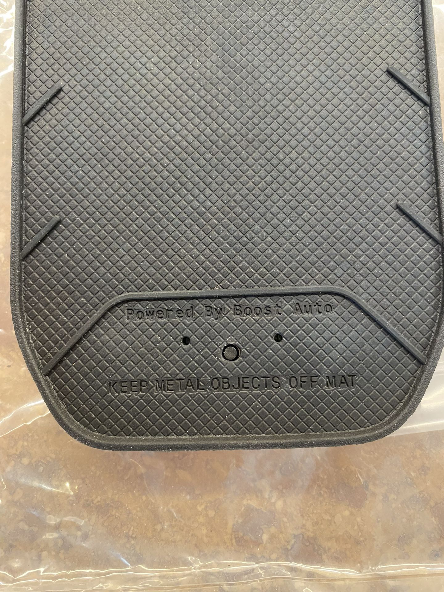 2019+ GMC 1500/2500 Center Console Wireless Charging Pad