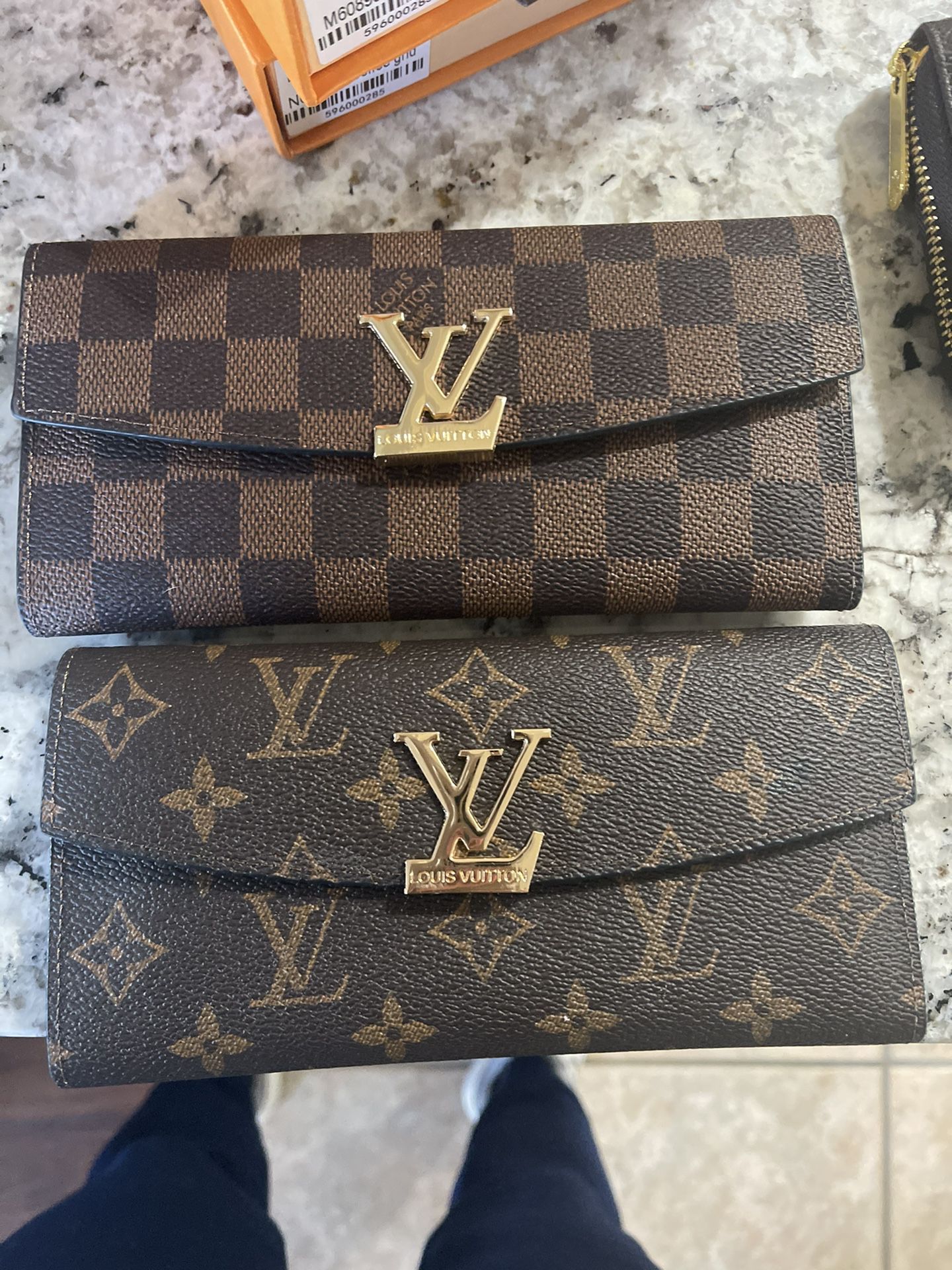 Black and grey checkered Louis Vuitton wallet for Sale in Indianapolis, IN  - OfferUp
