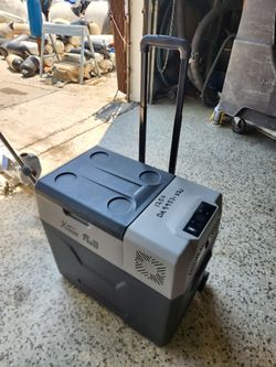 DA9957-021 Extreme US Power 115/12/24V Portable Refrigerator With Wheels And Handle