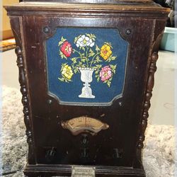 Thomas antique radio