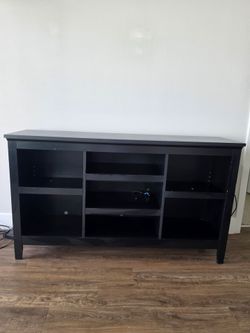 TV Stand / Entertainment Center (Black)