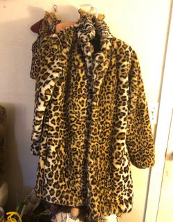 LEOPARD FAX FUR COAT