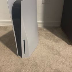 ps4 comes with 2 white controller 