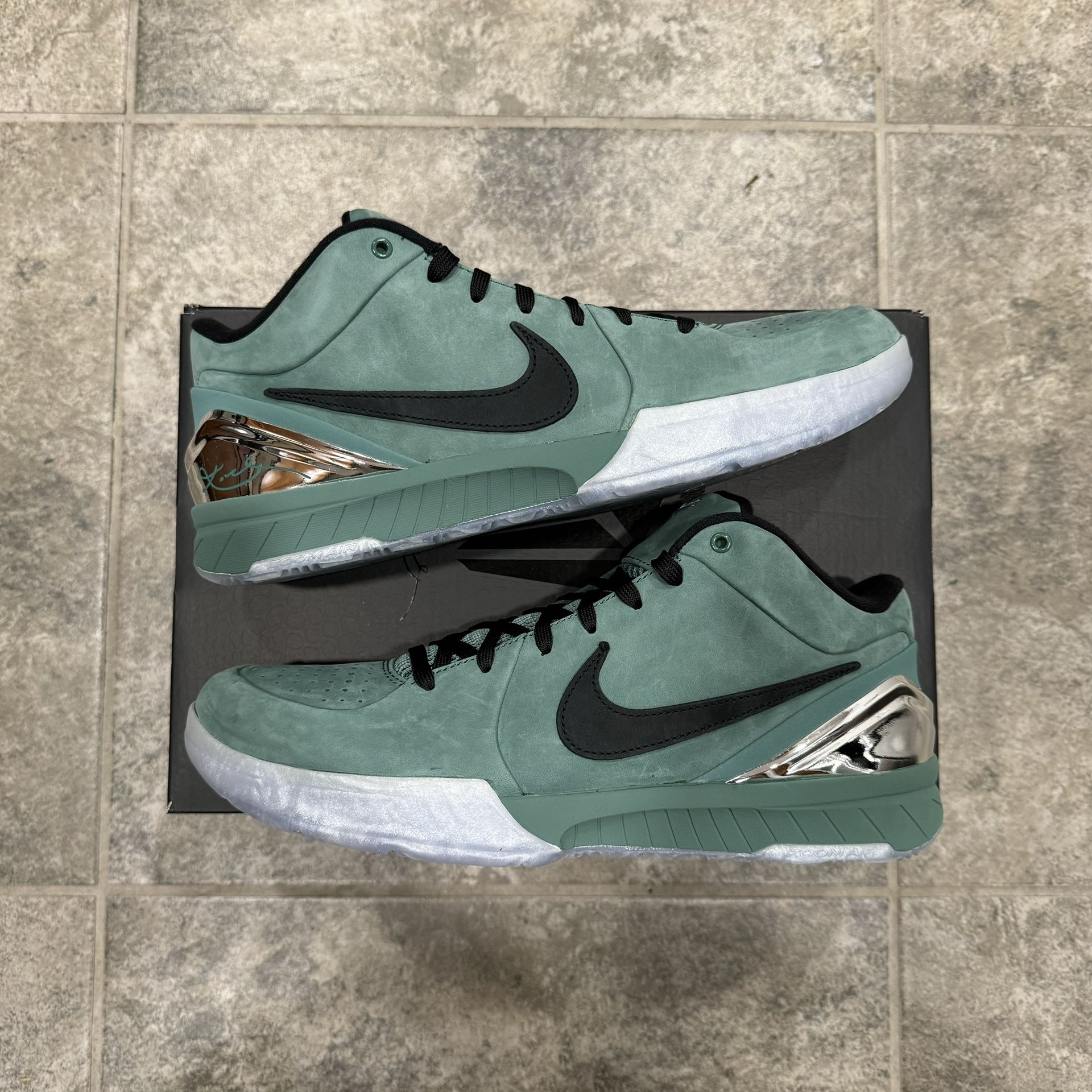 Nike Kobe 4 Protro Girl Dad Size 11