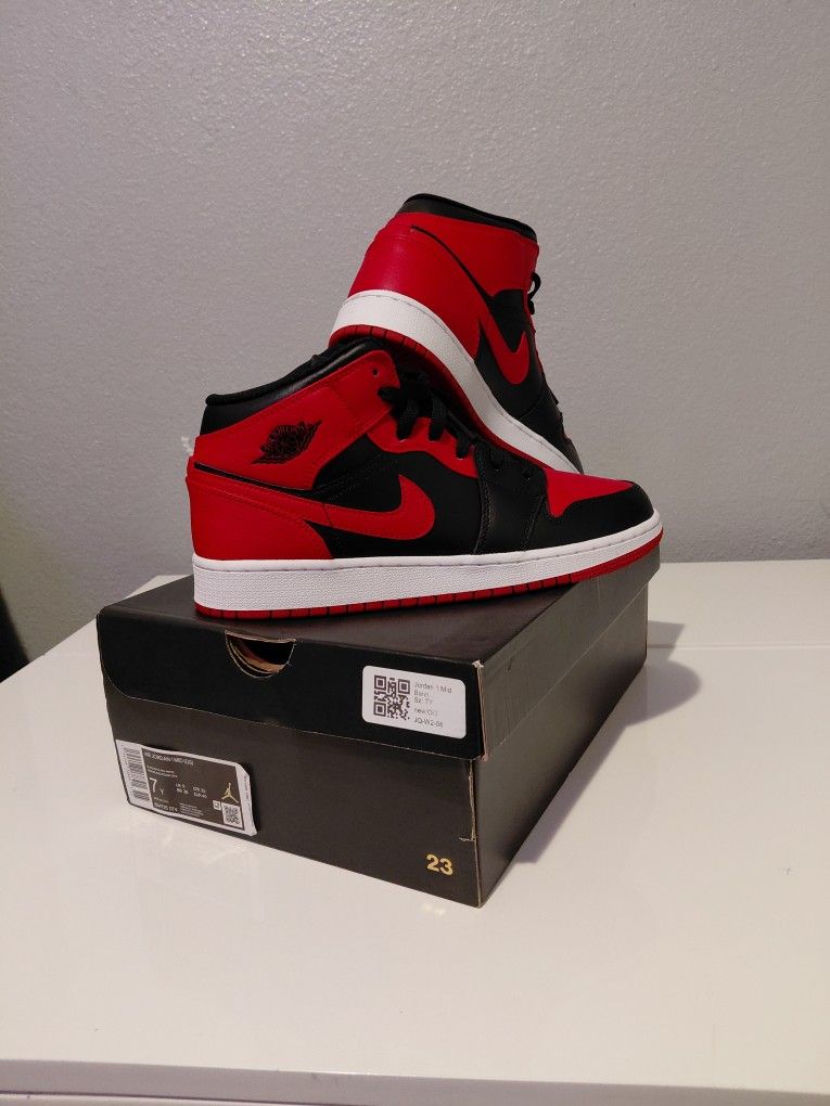 Jordan 1 Mid Bred Banned
