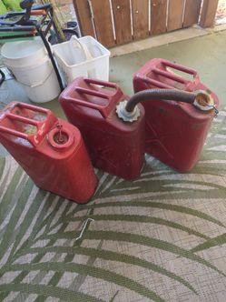 3x jerry cans in good condition