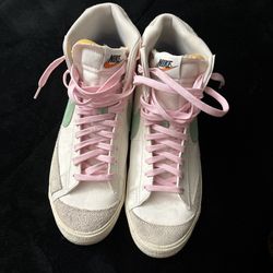 Nike Blazer Mid '77 SE in white and pink #sneakers Size 11