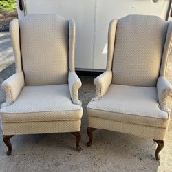 2 Clean Chairs 