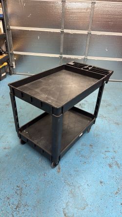 Rolling tool cart.   Almost new.