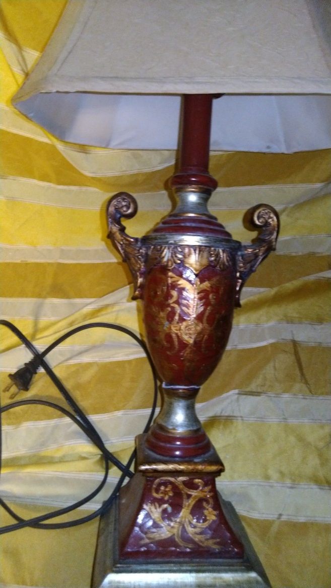 Antique style lamp. Perfect condition.