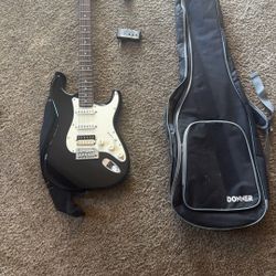 Donner- DST Electric Guitar: Digital Tuner : Headphone Amp